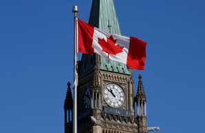 Канада отзывает часть неосновных сотрудников посольства из Украины
