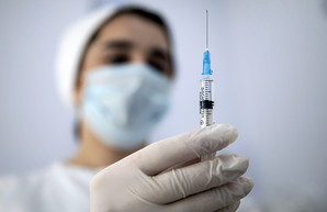 За отсутствие вакцинации будут увольнять медиков, коммунальщиков и чиновников