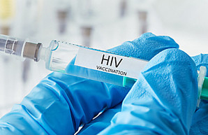 Ученые начали тестировать на людях вакцину от ВИЧ