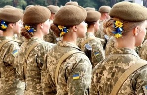 Дамы с оружием: Каждая третья украинка готова воевать за страну, - опрос