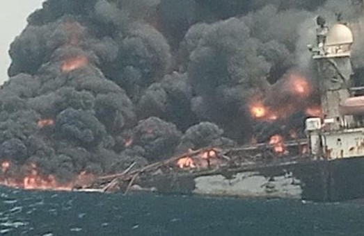 У берегов Нигерии загорелось нефтедобывающее судно
