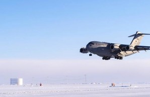 Очередная помощь от партеров: из Канады вылетел самолет с вооружением