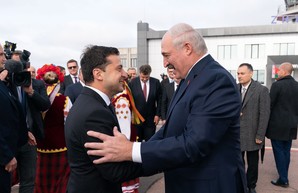 Перешел на прямые оскорбления. Лукашенко назвал Зеленского «безголовым»