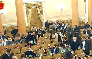 Одесского депутата будут судить за надругательство над государственным флагом