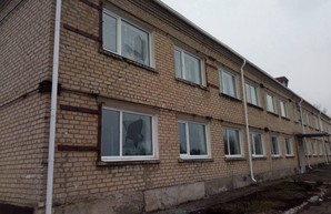 На Луганщине боевики обстреляли школу: дети в подвале