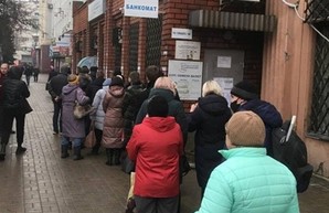 Взрывы, очереди за хлебом и принудительная мобилизация: что сейчас происходит в Луганске