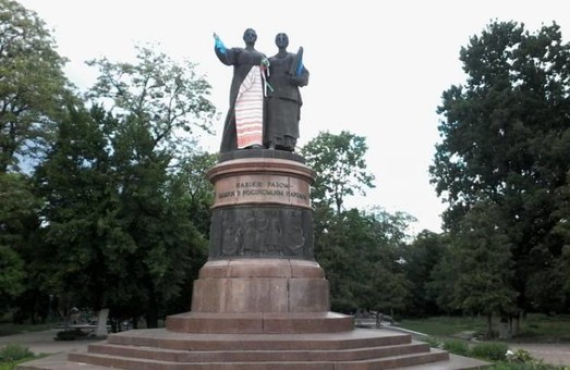 В Переяславе снесут памятник дружбы с Россией