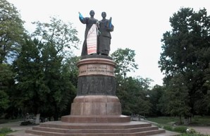 В Переяславе снесут памятник дружбы с Россией