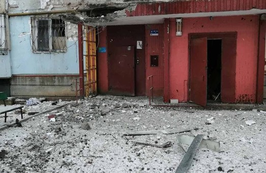 В Харькове снаряды попали в жилой дом. Фото