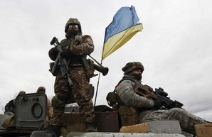 Украинские военнослужащие будут получать по 100 000 гривен в месяц