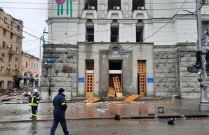 Харьков: за Госпромом дым, в здании горсовета разбиты окна (фото)