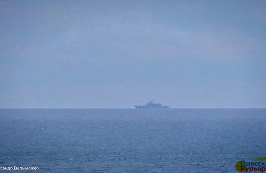 В море у берегов Одессы заметили русские корабли: один из них загорелся и ушел нах#й (ВИДЕО)