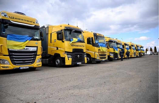 10 грузовиков гуманитарной помощи от Венгрии уже прибыли на Закарпатье