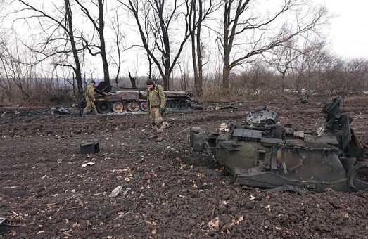 «Чернобаевские дни»: оккупанты бегут из Тростянца на краденых скутерах (ФОТО)