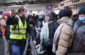 Украинские беженцы продолжают получать визы в Британии: сколько выдано