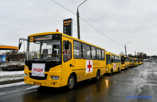 За сутки эвакуировали 3846 человек, но 7 автобусов для эвакуации мариупольцев блокировали в Мангуше