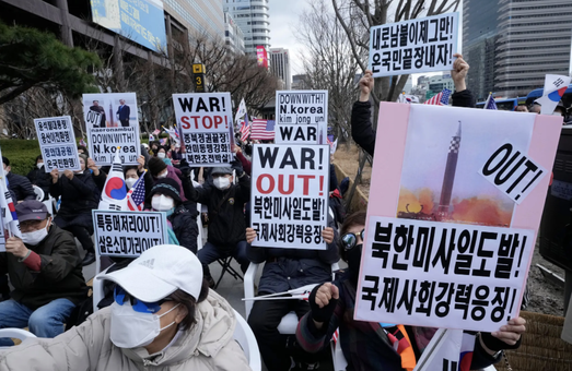 На фоне вторжения РФ в Украину в Южной Корее возобновились дебаты о ядерном сдерживании