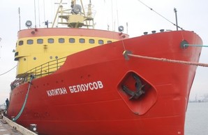 В Мариуполе обстреляли гражданский корабль