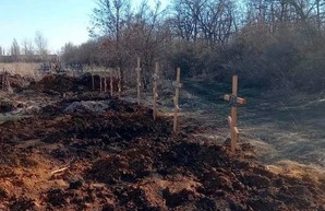 Переполненные морги и братские могилы. Как в Луганской области хоронят погибших