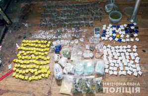 Экстези на миллионы гривен: полиция прекратила работу интернет-магазина по сбыту наркотиков
