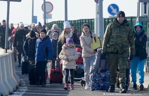 Пять миллионов украинцев выехали за границу после начала войны
