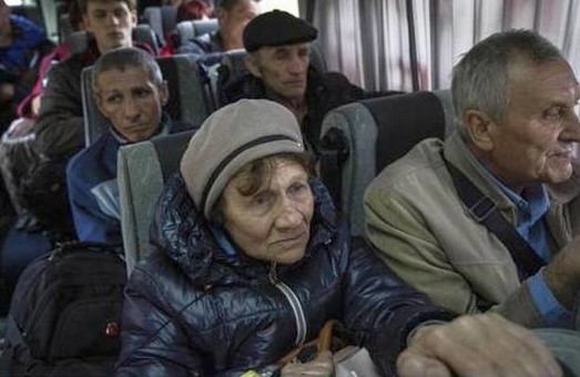 В Украине проходит эвакуация людей с территории «Азовстали» в Мариуполе