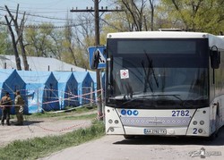 Полк «Азов» показал, как эвакуируют людей из Мариуполя (видео)