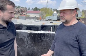 В Дмитровке строят новый дом для семьи погибшего воина: видео