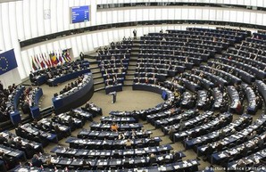 Европарламент рекомендовал предоставить Украине статус кандидата на членство в ЕС: резолюция
