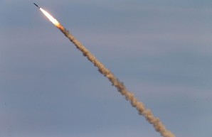 Российская ракета попала в многоэтажный дом в Новограде-Волынском